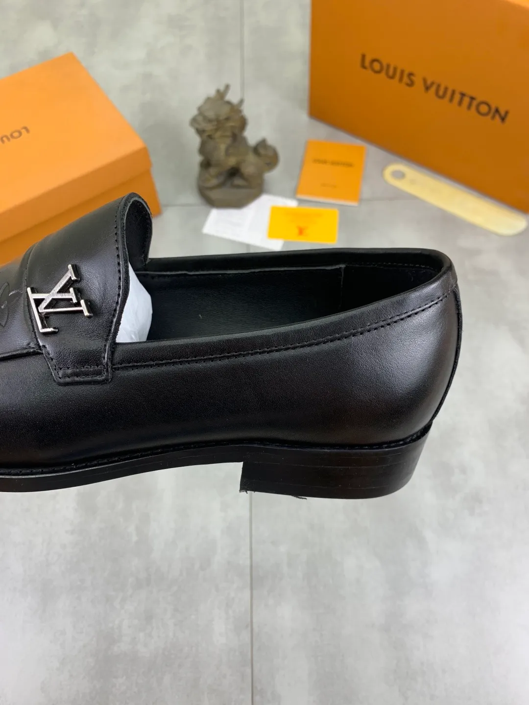 Men's Men's Shoes 💰P420 [New Style] 💰Yangli💎💎💎[Louis Vuitton] LV high-end men's formal business leather shoes, original order 1:1! Original imported calfskin, original metal buckle, imported sheepskin lining for feet, original outsole, men's shoe size: 39-45 (38.46 customized) black optional